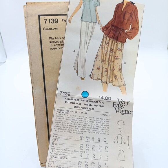 UNCUT Vintage Sewing PATTERN Vogue 7139, Very Easy Ladies 1979 Top and Belt Skir - Picture 1 of 1